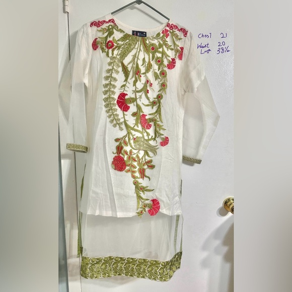 Embroidered kurta - Picture 2 of 3